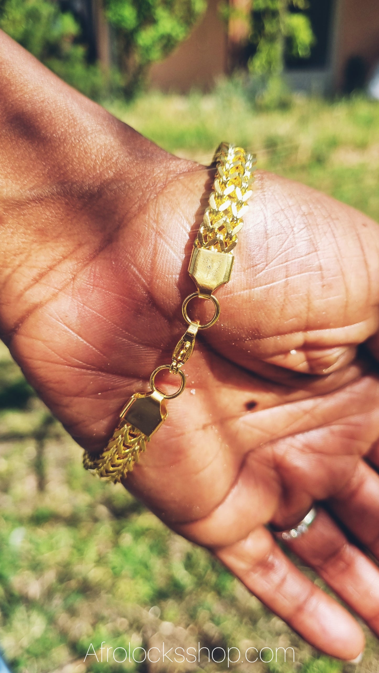 Bracelet en maille gourmette plaqué or et détail tête de lion