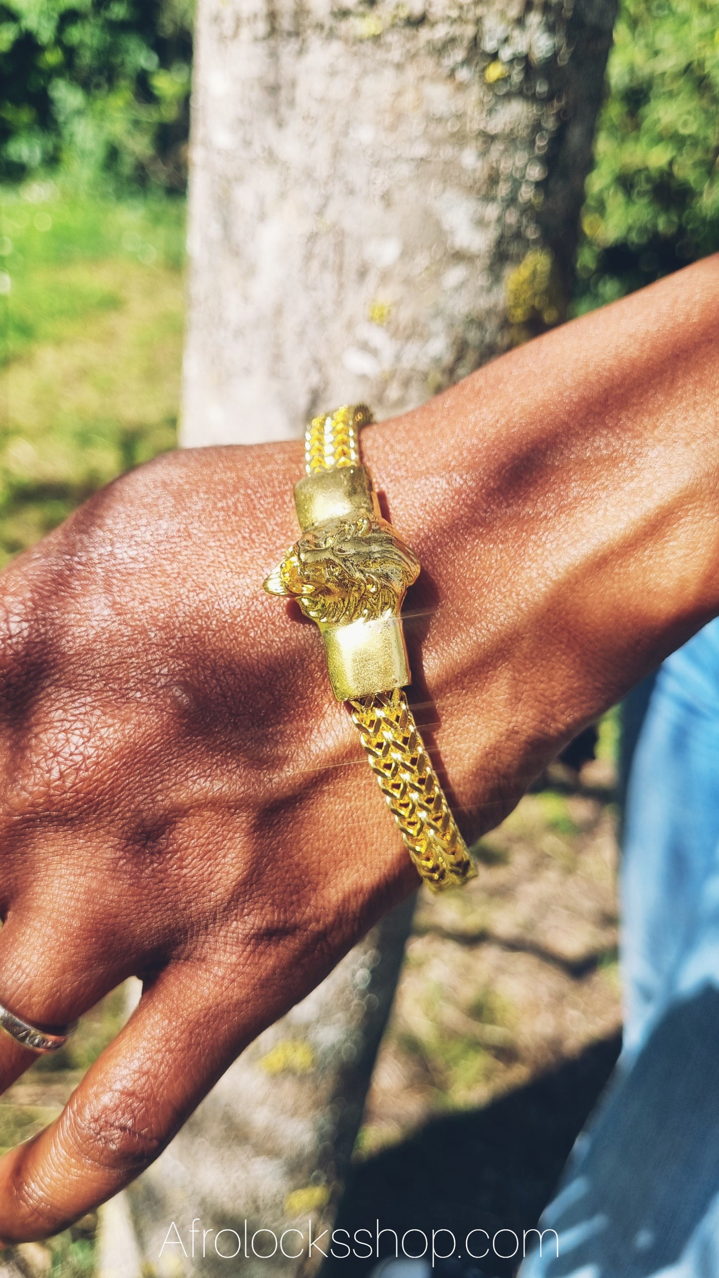 Bracelet en maille gourmette plaqué or et détail tête de lion