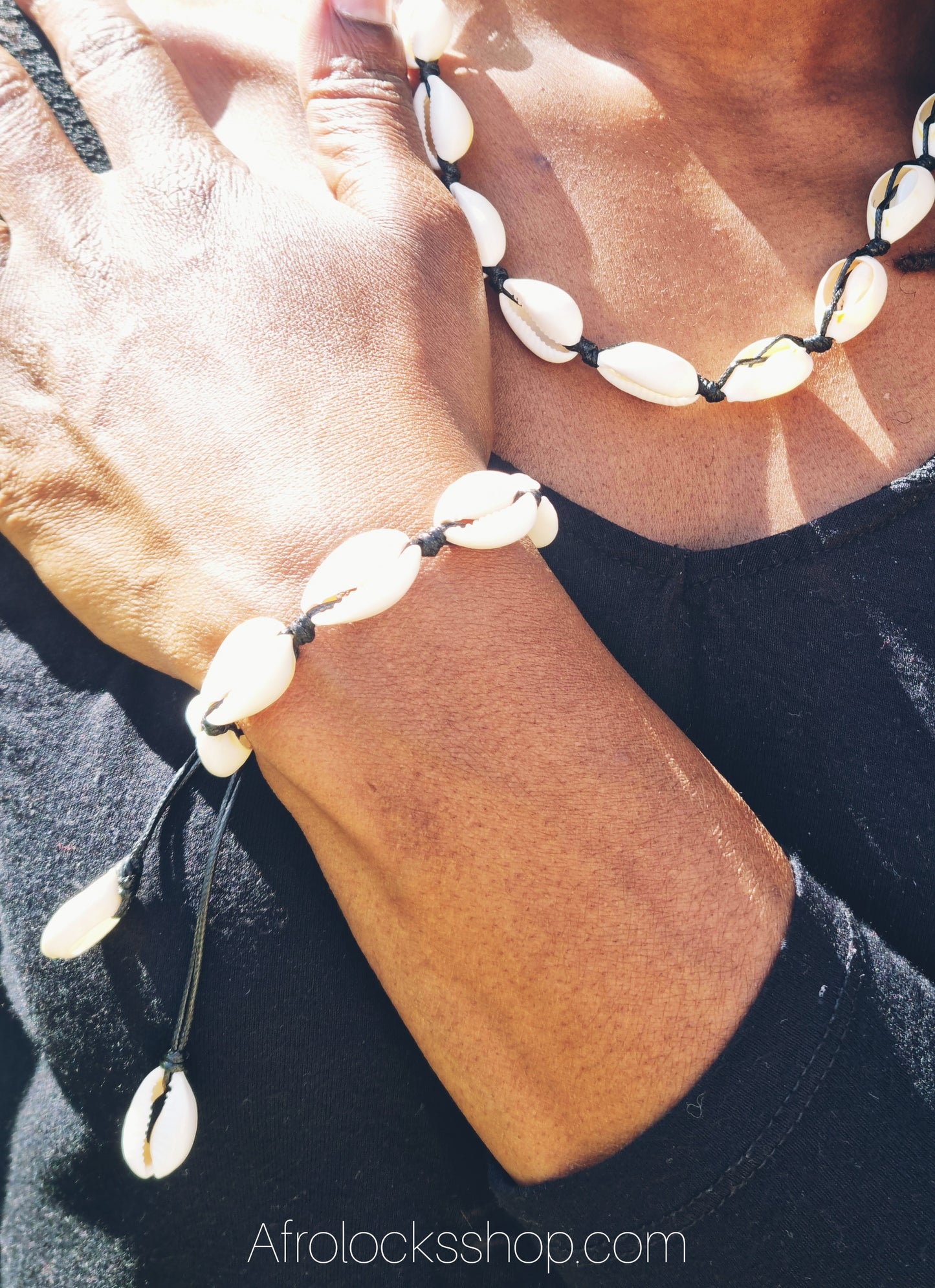 Parure collier et bracelet en cauris naturels
