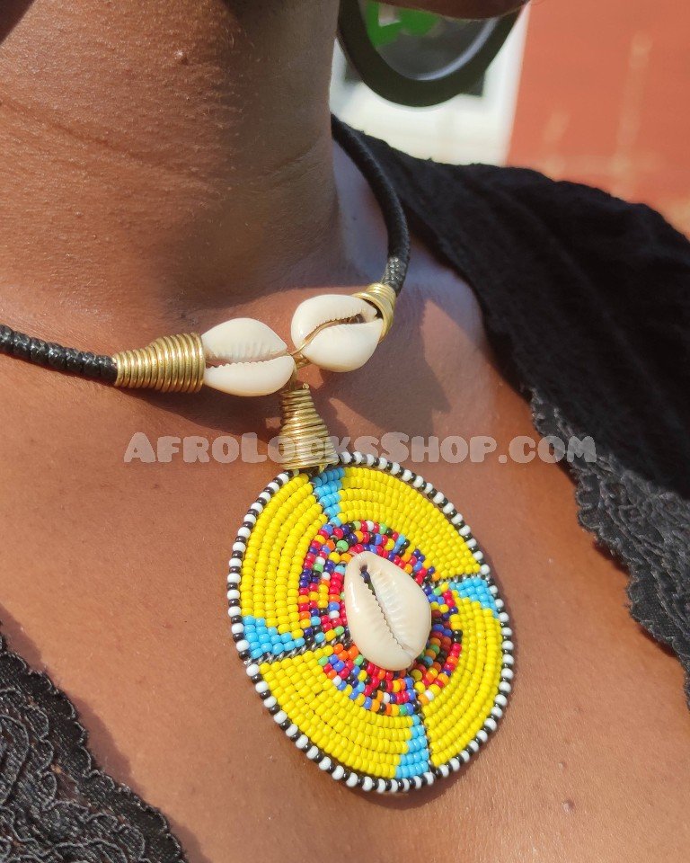 Ras de cou maasai perles et cauris fait à la main