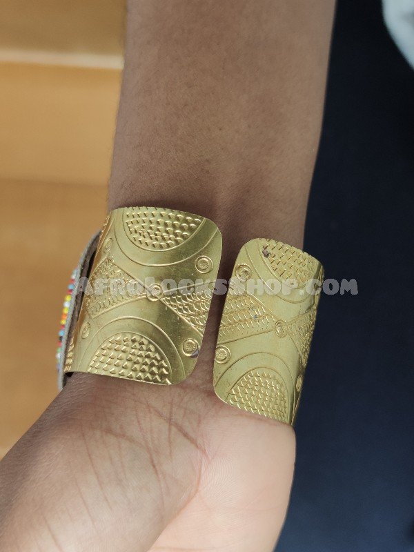 Authentique bracelet tribal africain orné de perles