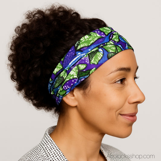 femme cheveux couli frises qui porte un serre tete