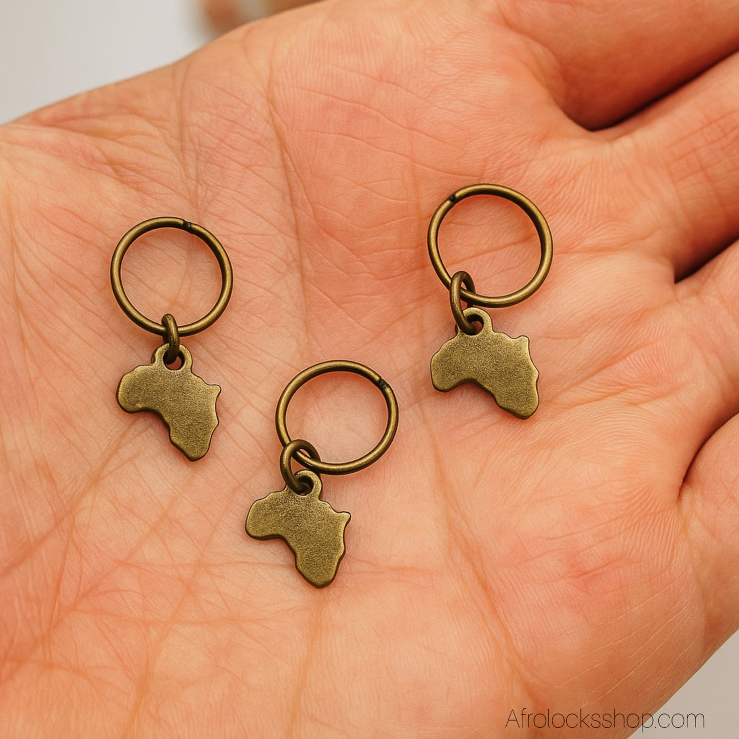 Lot 3 bijoux cheveux carte d’Afrique – anneau 10 mm – bronze antique (locks & grosses tresses)