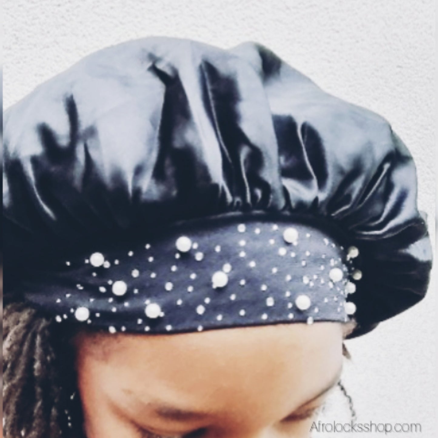 Bonnet satin noir extensible pour cheveux volumineux – bande élastiquée & strass – anti-friction nuit & jour