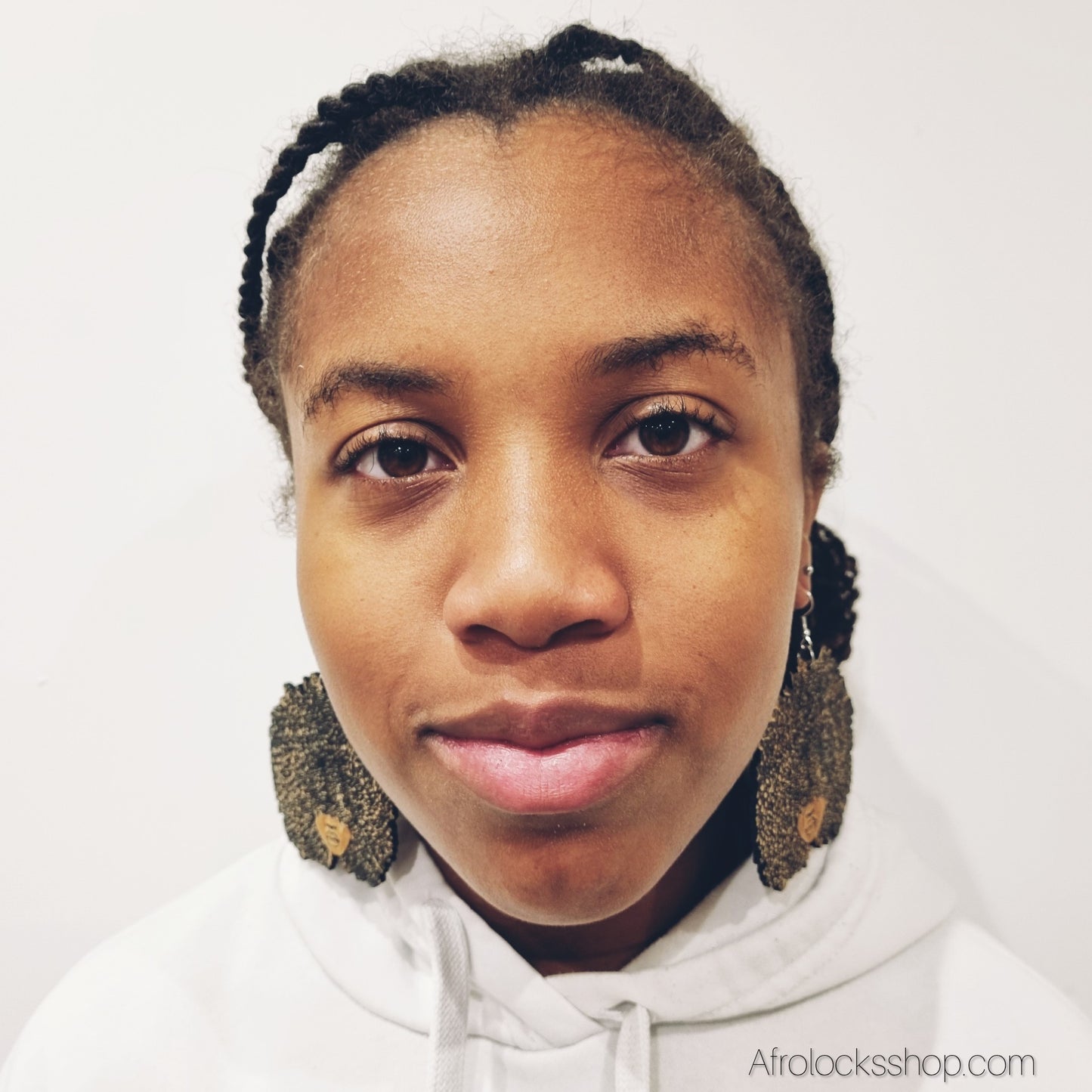 Boucles d’oreilles Afro en bois – Grand format 8 cm, légères – Livraison internationale 🌍