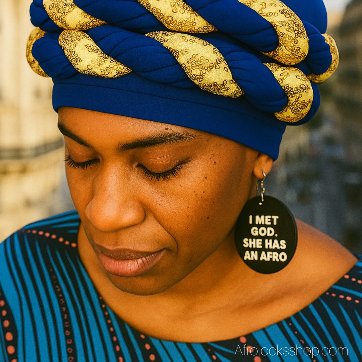 Boucles en bois Ø6 cm – “I met God, she has an Afro” – verso noir