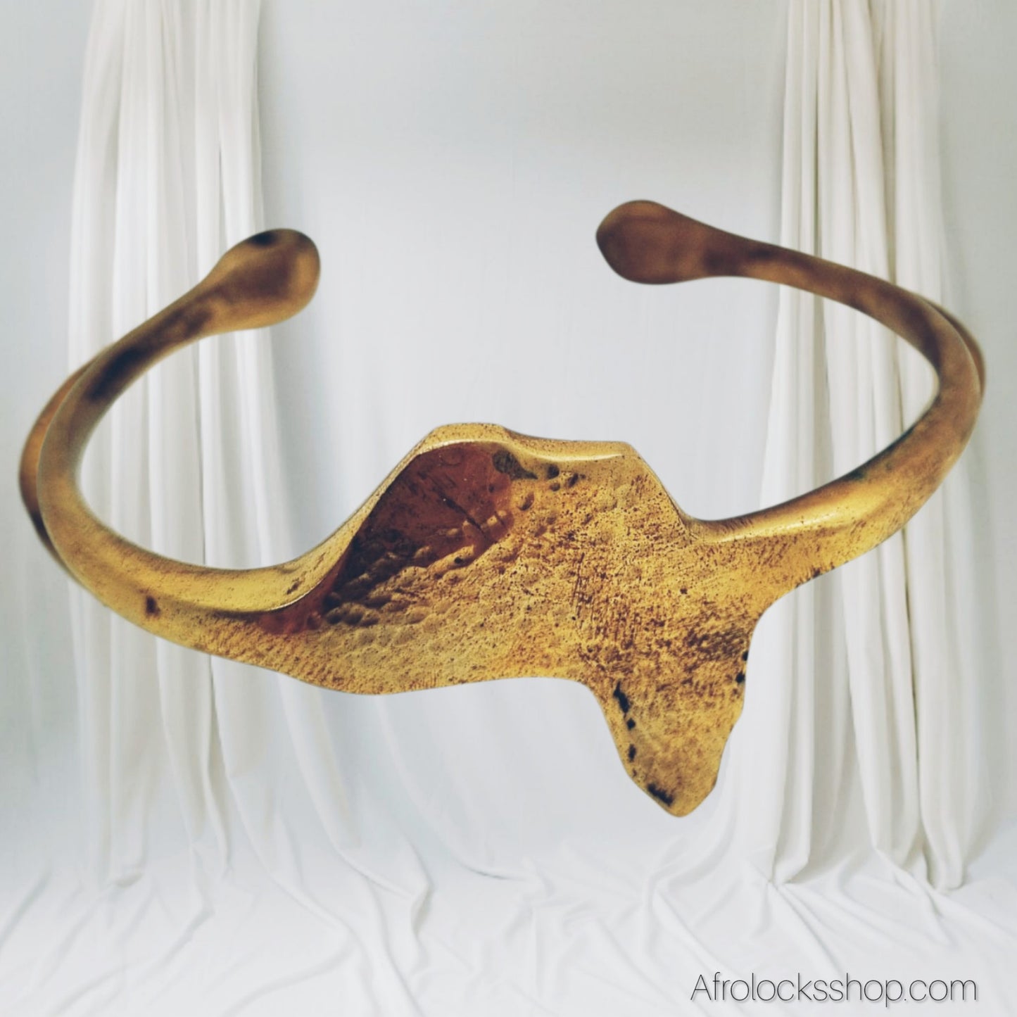 Bracelet “Carte d’Afrique” en cuivre — rigide, ajustable S-M, fait main au Kenya