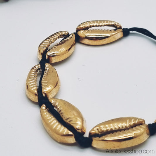 Bracelet cauris dorés – cordon noir, 19 cm réglable (mousqueton + chaîne)