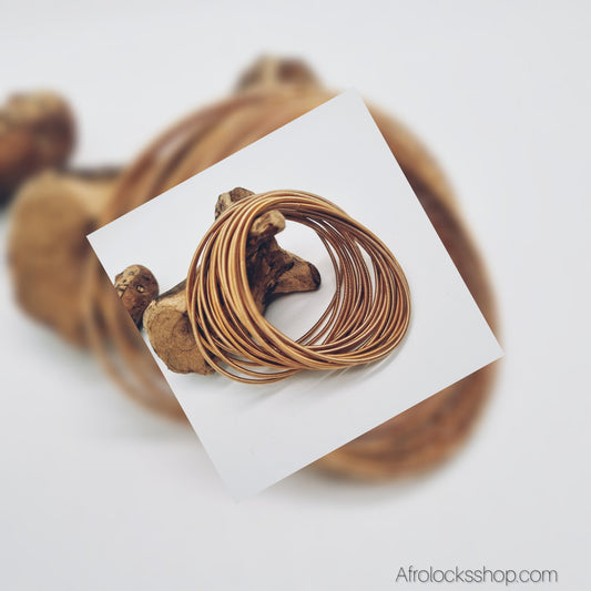 Set de 10 bracelets ressort dorés – acier inox, style cordes de guitare (taille unique extensible)