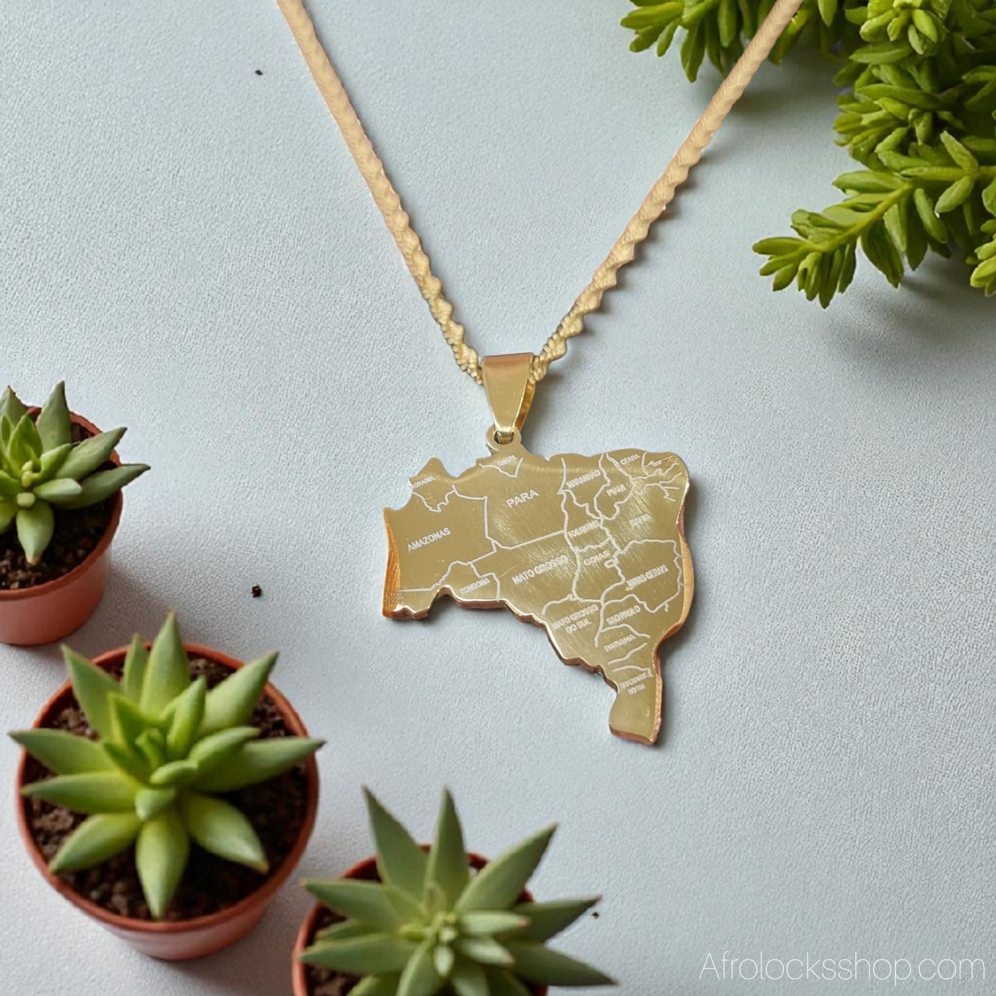 Collier « Carte du Brésil » – Acier inoxydable 316L doré (chaîne 50 cm)