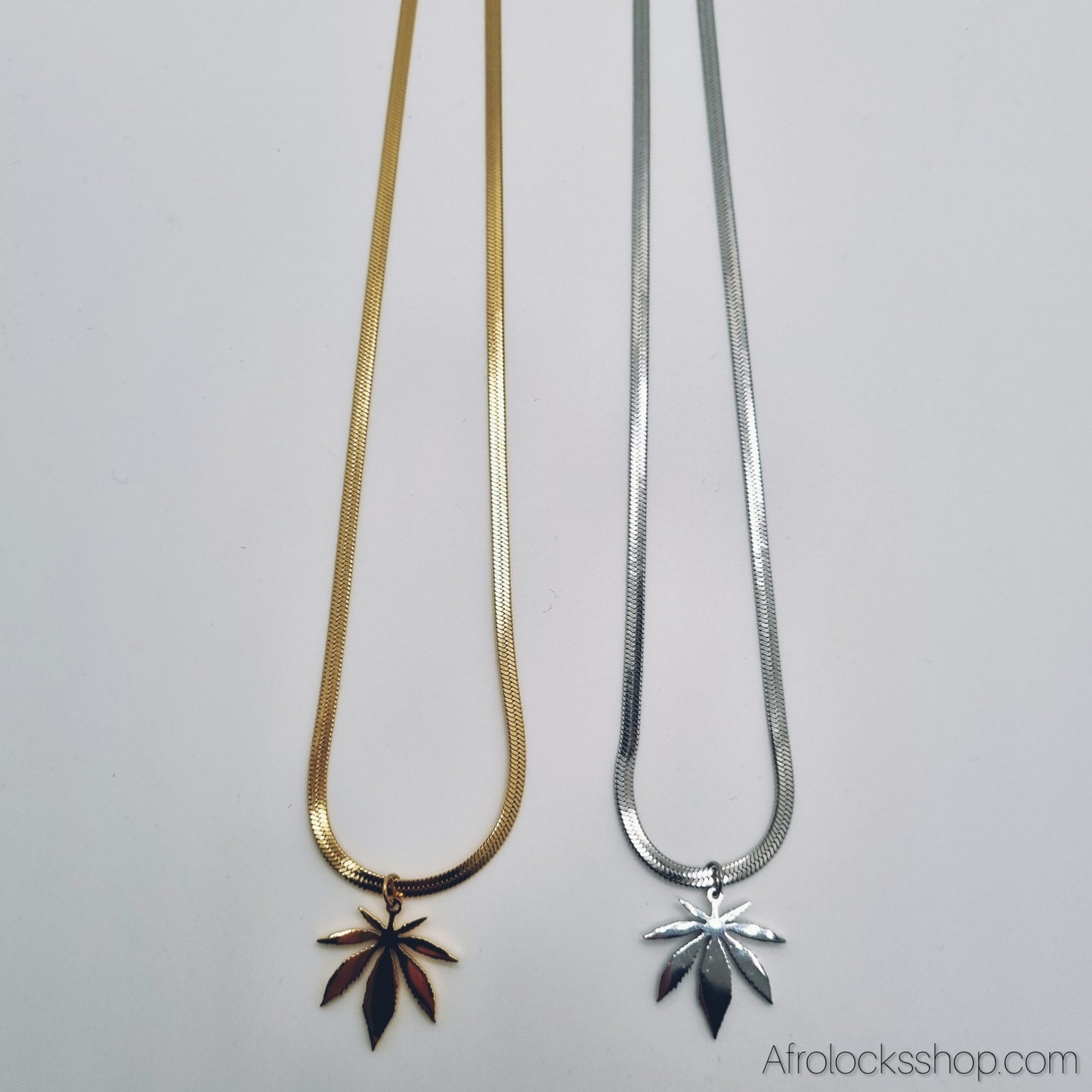 Collier feuille en acier inoxydable 316L – doré ou argenté – chaîne 40–45 cm 🌿