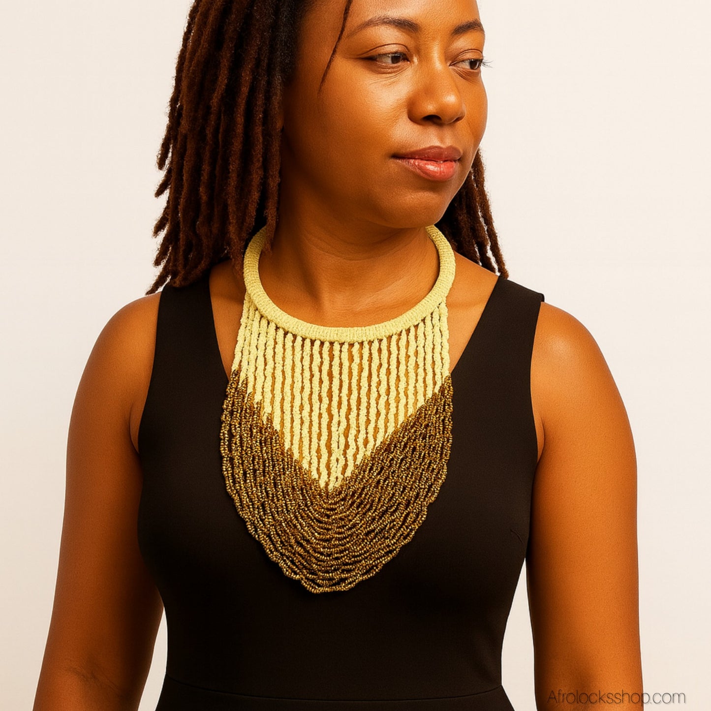 🌟 Collier plastron à franges perlées – fabrication artisanale Kenya