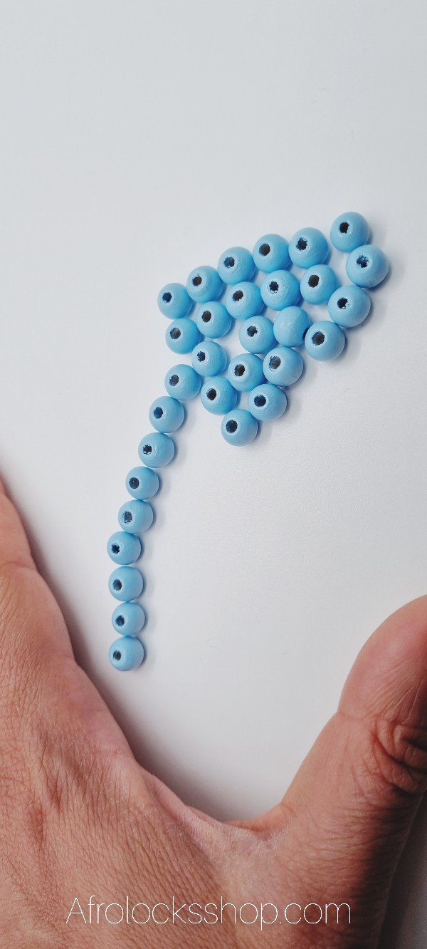 30 petites perles en bois bleu