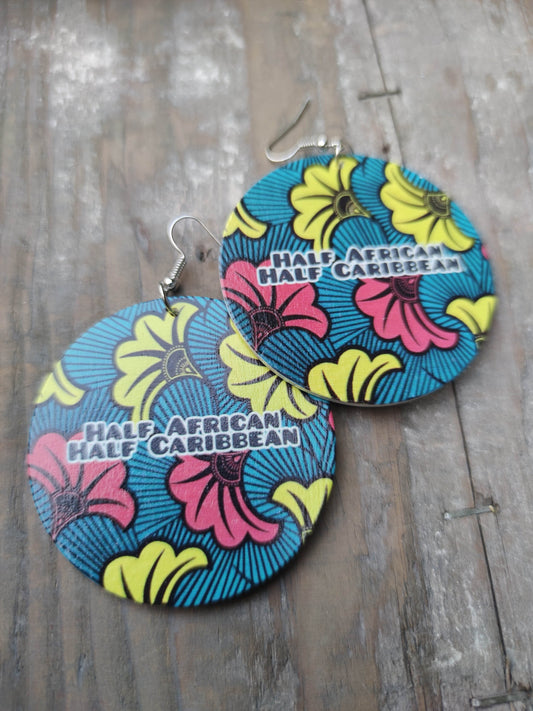 Boucles d'oreilles half african half caribbean - imprimé wax Afrique bleu rose jaune