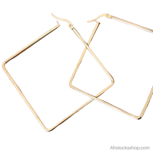 vue de pres paire de boucles d'oreilles carre acier inoxydable