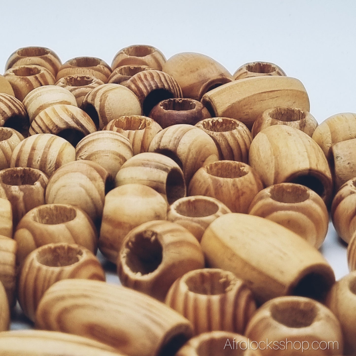 Lot de 100 perles en bois – trou 10 mm – rondes Ø1,5 cm & ovales 3 cm – spécial locks, tresses et DIY