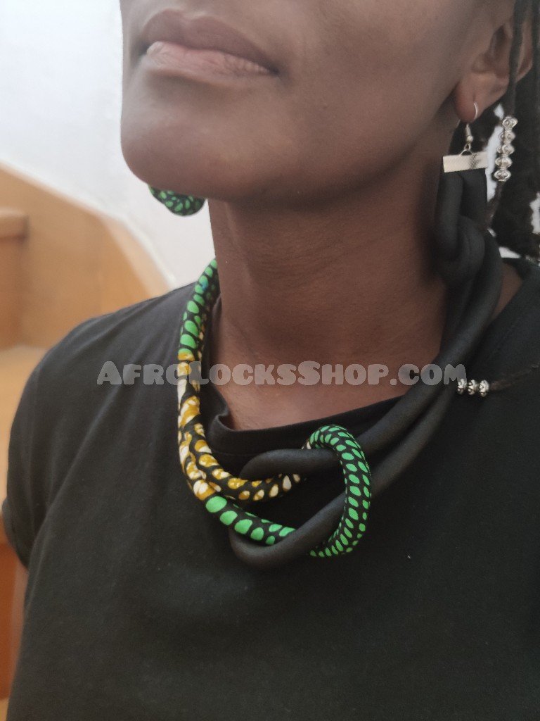 Ensemble collier africain en wax et boucles d'oreilles