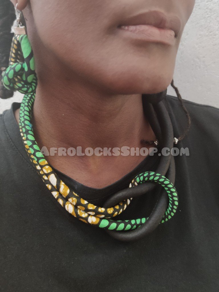 Ensemble collier africain en wax et boucles d'oreilles