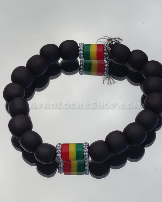 Bracelet en grosses perles noires et aux couleurs rasta