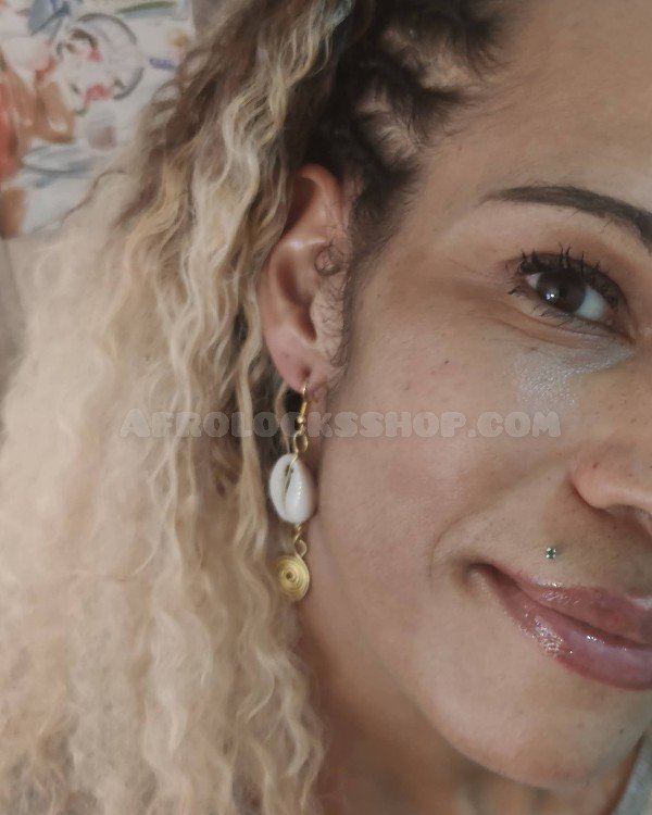 Boucles d'oreilles tribales bijou africain avec cauri
