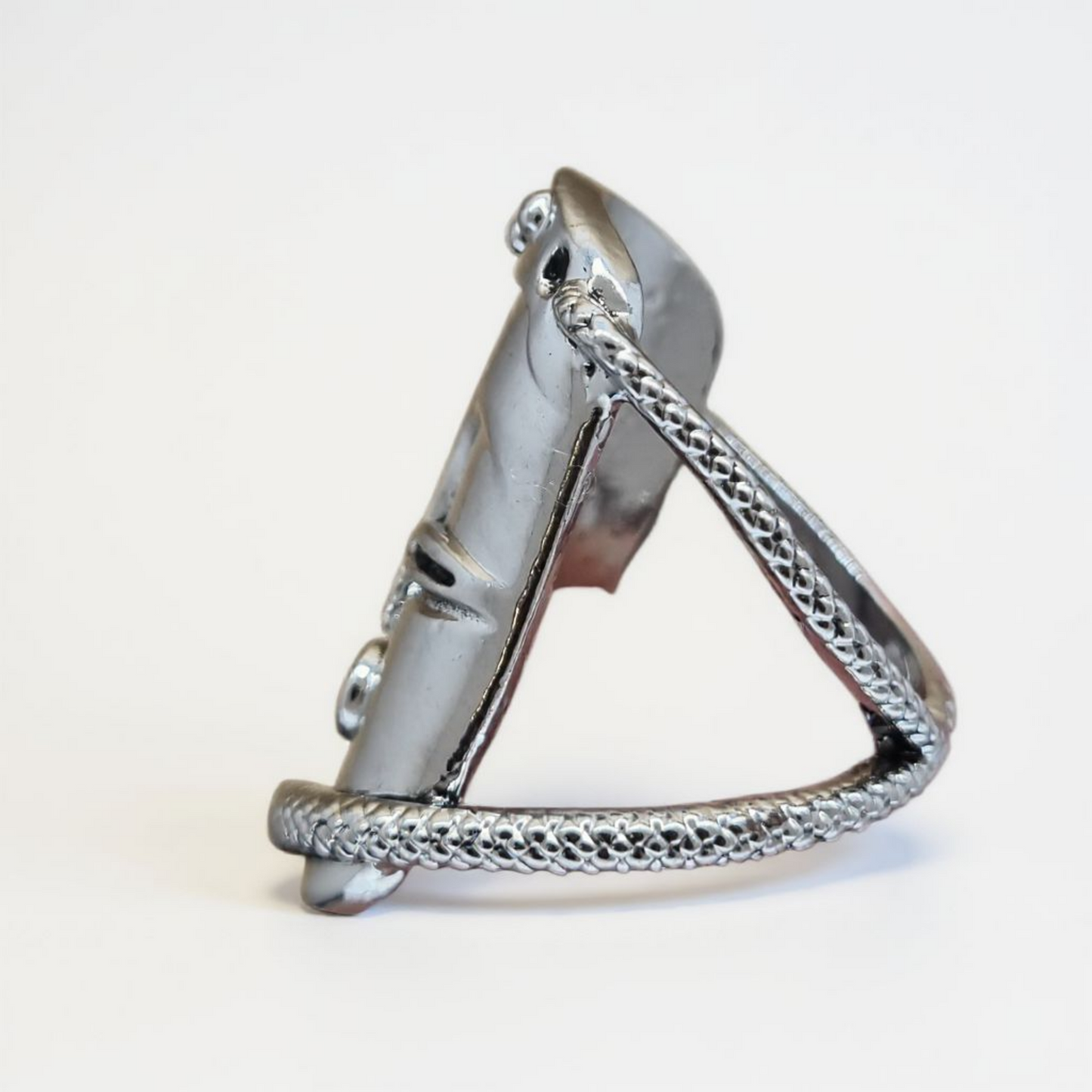 Bague masque africain argenté – grande bague statement ✨ réglable (unisexe)