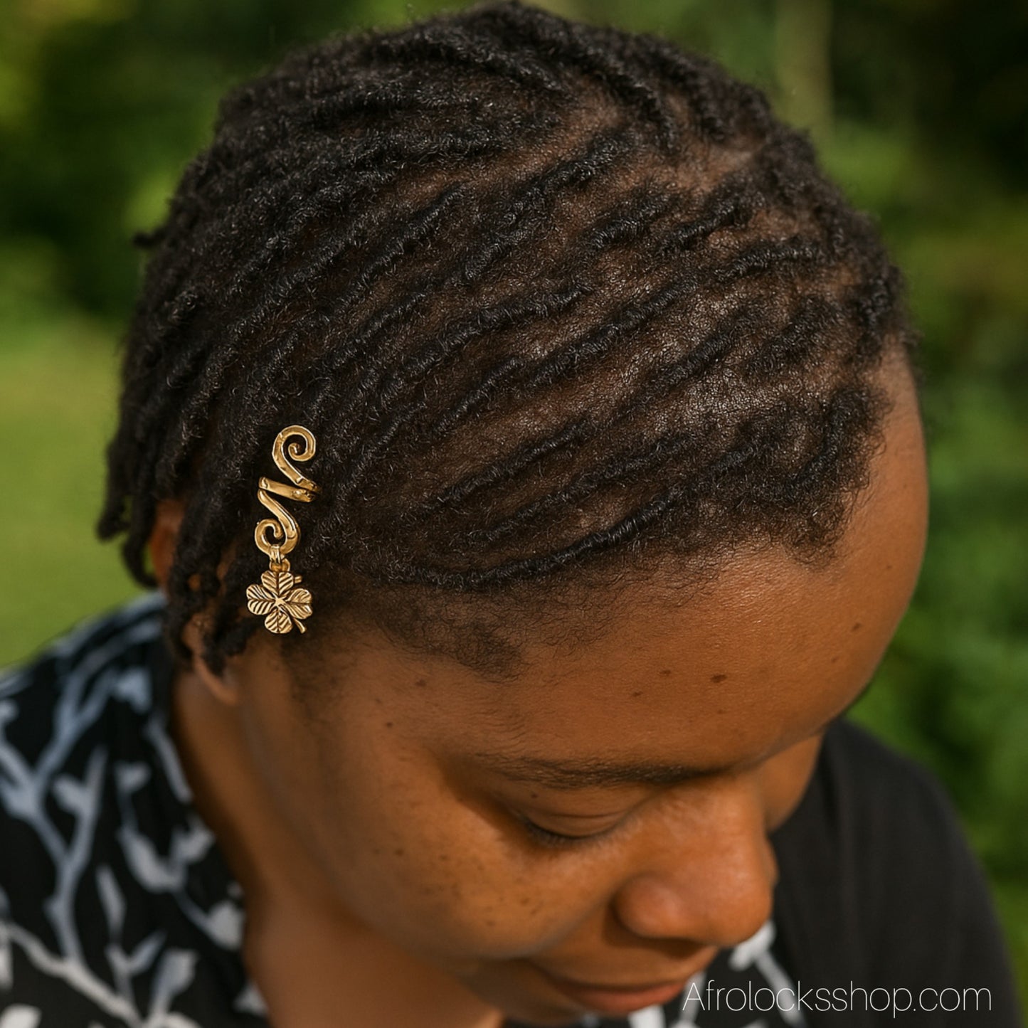 Bijoux de locks porte-bonheur – lot de 2 spirales dorées trèfle à 4 feuilles (trou 7 mm)