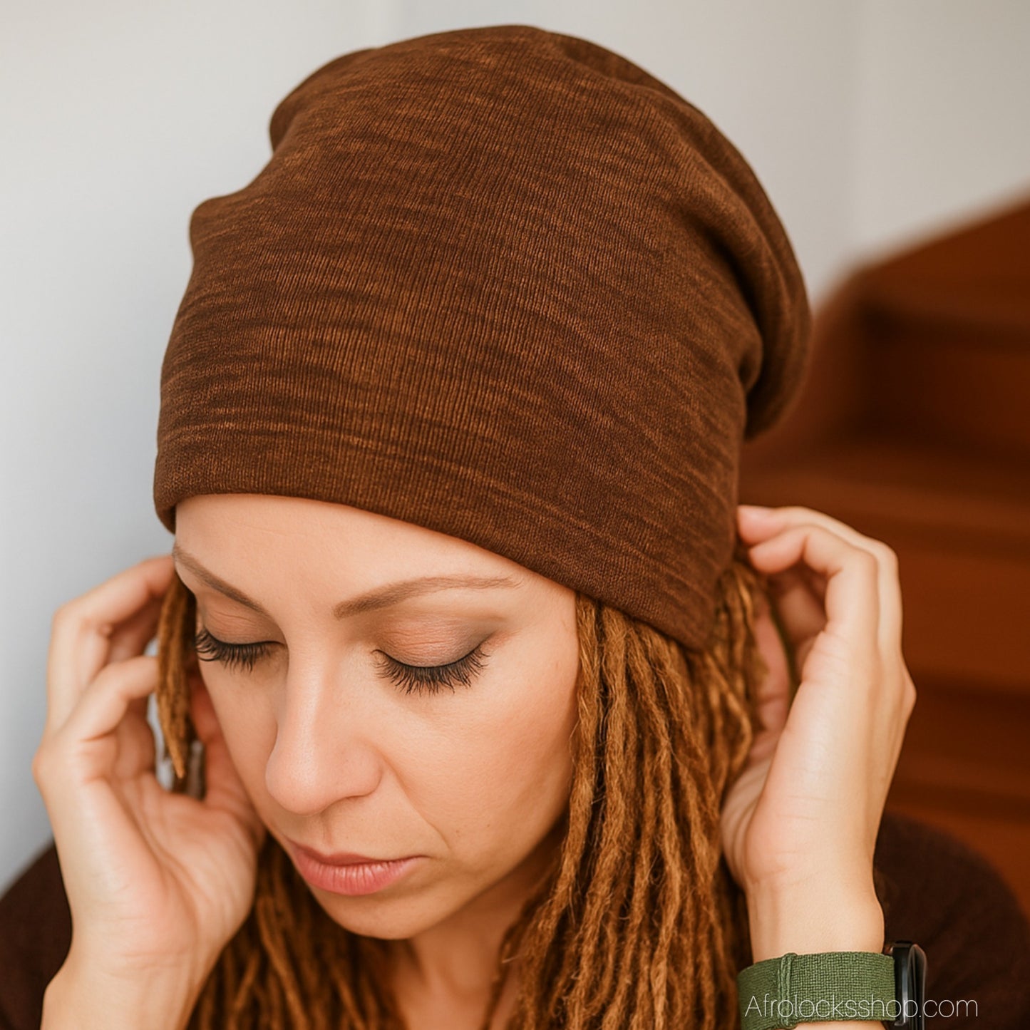 Bonnet sportswear doublé satin – 6 coloris – Marron foncé, bordeaux, gris, bleu, noir – Taille unique