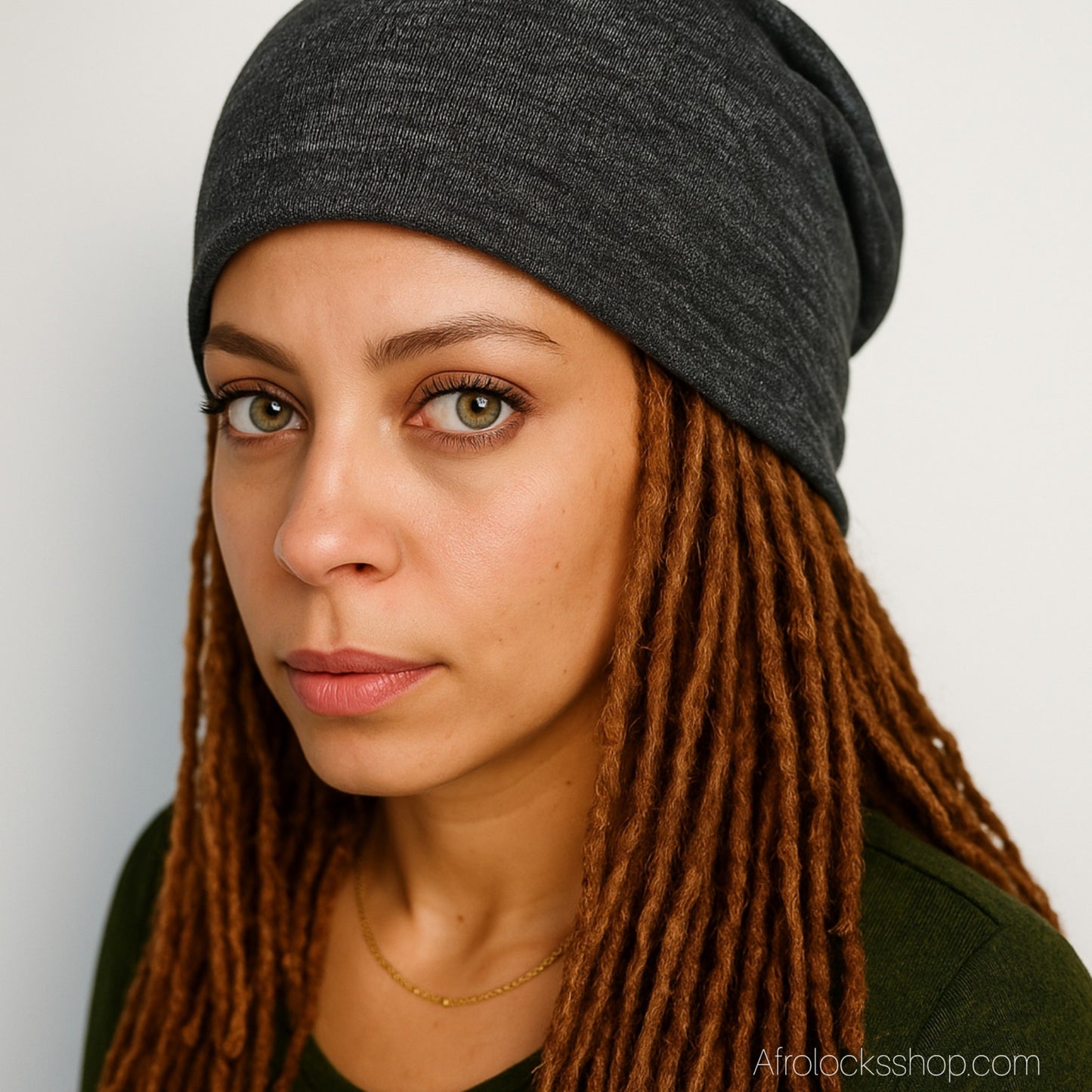 Bonnet sportswear doublé satin – 6 coloris – Marron foncé, bordeaux, gris, bleu, noir – Taille unique