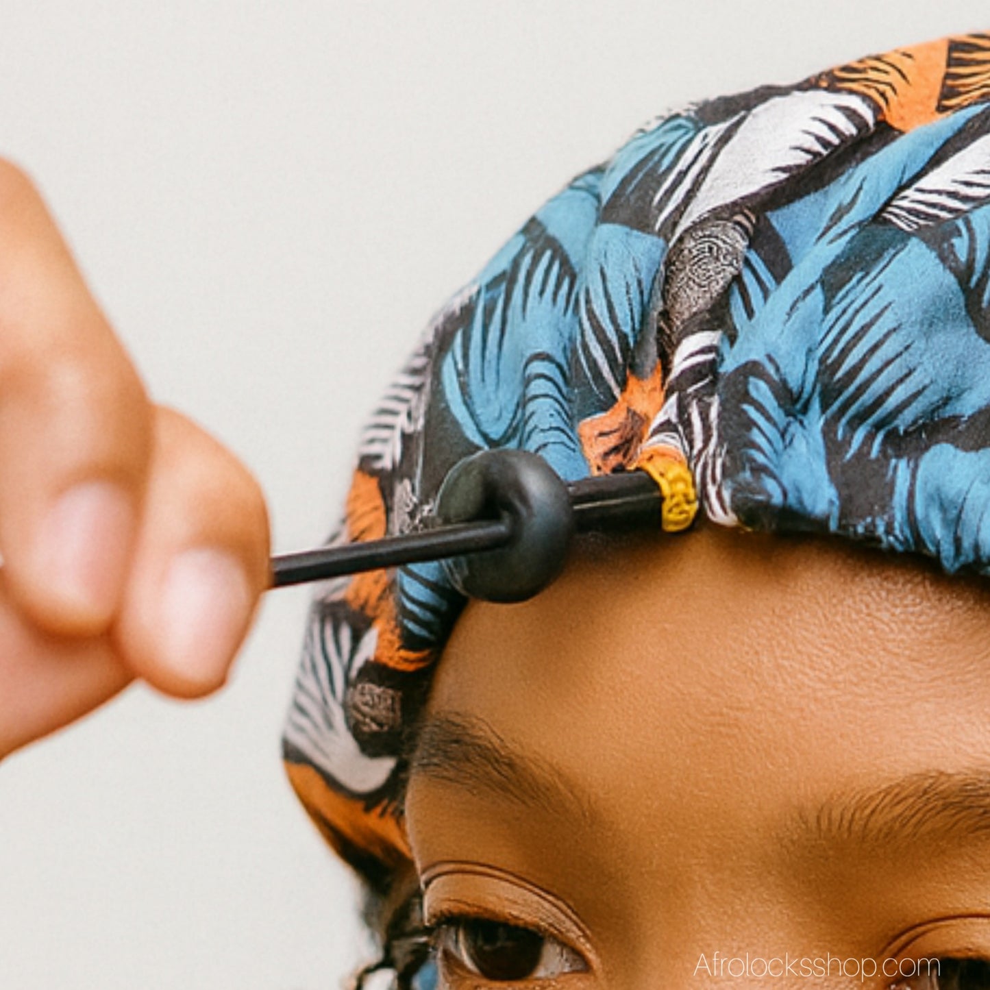 Bonnet enfant wax bleu doublé satin – réglable (0–8 ans) 🎈