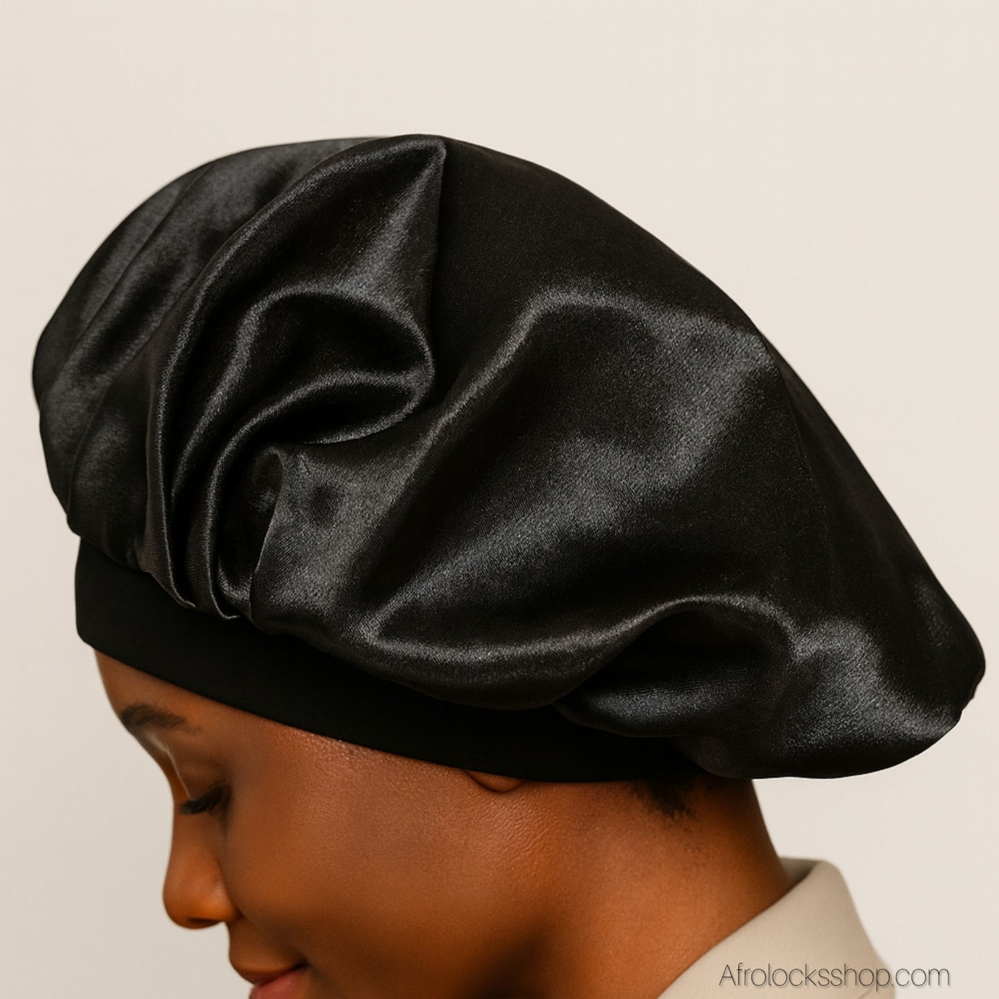 Bonnet en satin noir élastiqué – Confort & protection cheveux anti-frisottis