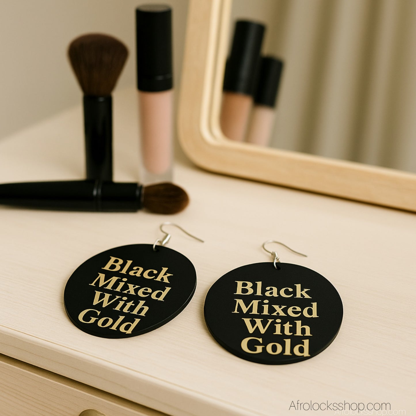 Paire de boucles en bois noir avec statement afro ecrit black mixed with gold