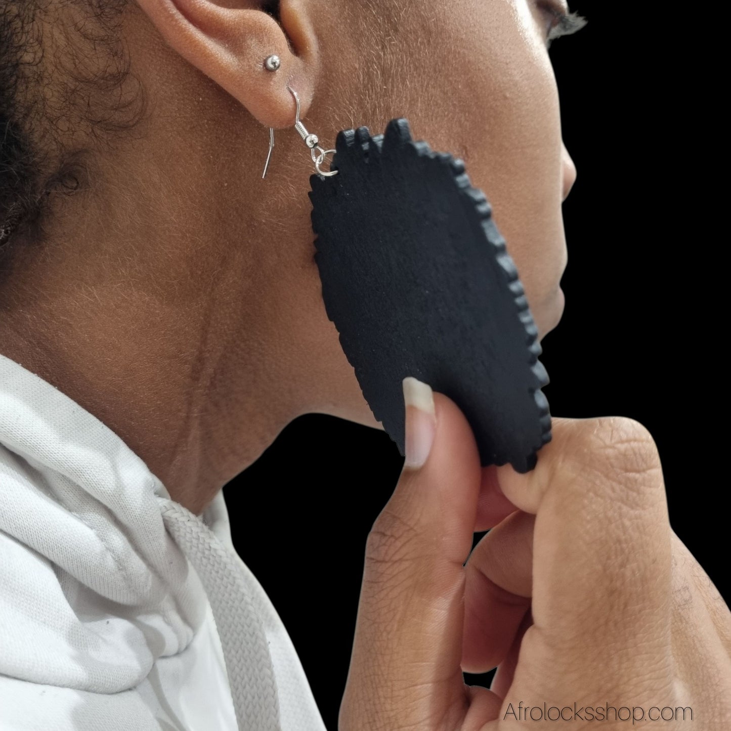 Boucles d’oreilles Afro en bois – Grand format 8 cm, légères – Livraison internationale 🌍