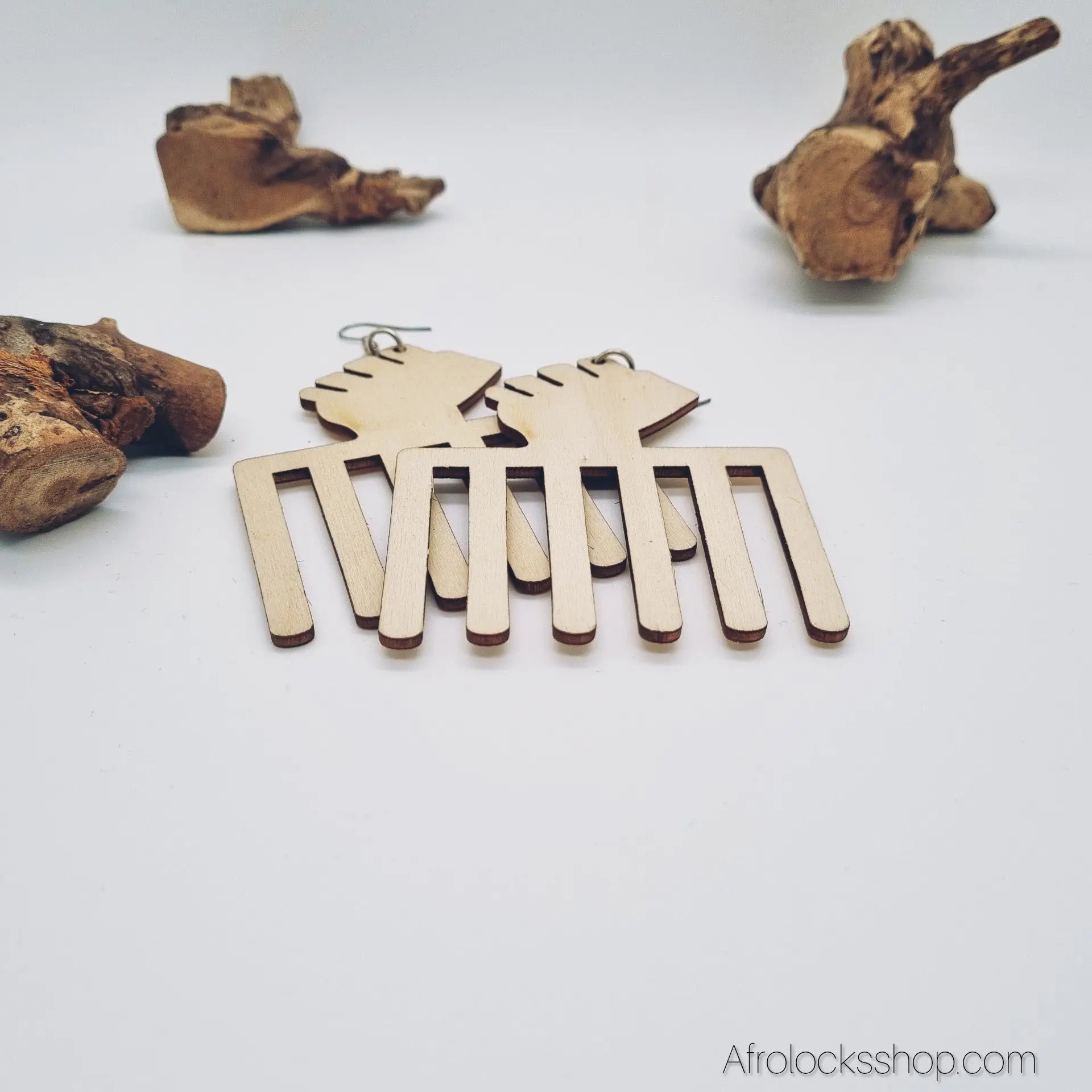 Boucles-poing-serre-bois-brut-007 - Afro Locks Shop