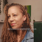 Boucles_Duafe_en_bois_-_peigne_afro_Adinkra_-_l_g_res_10_g_8x8_cm_-_3_coloris_1 - Afro Locks Shop