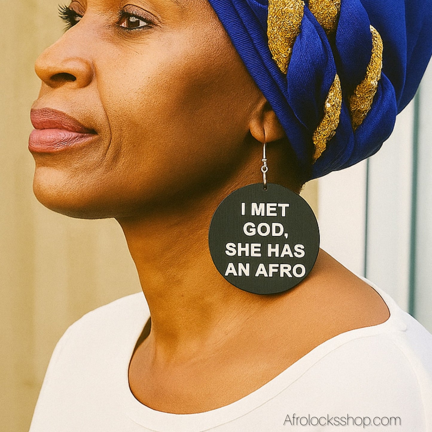 Boucles en bois Ø6 cm – “I met God, she has an Afro” – verso noir