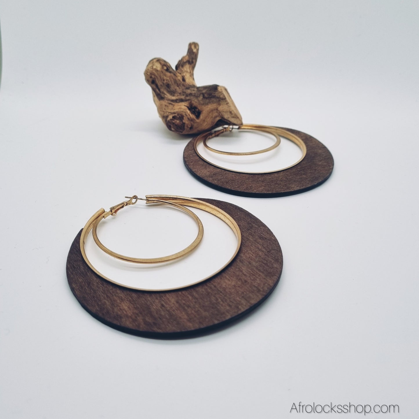 Boucles XXL bois & anneau doré – 3 coloris (Ø 8 cm, légères)