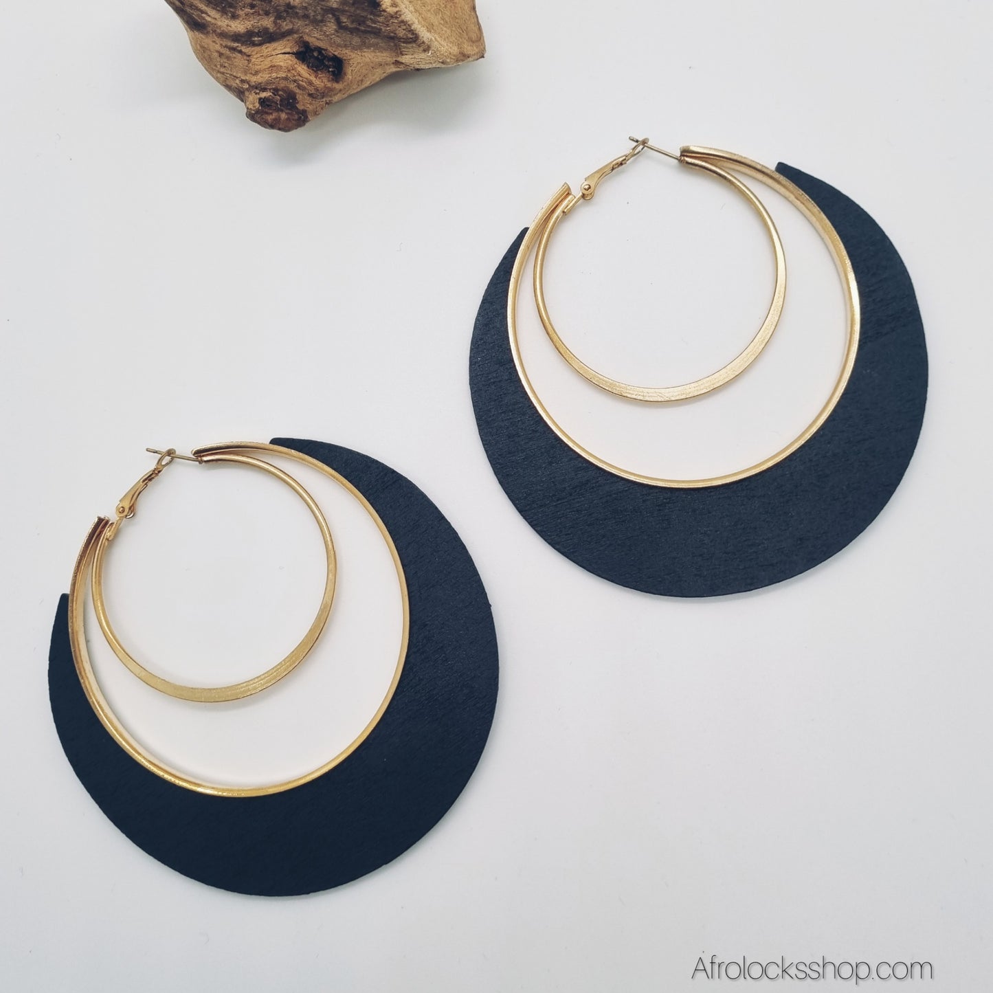 Boucles XXL bois & anneau doré – 3 coloris (Ø 8 cm, légères)