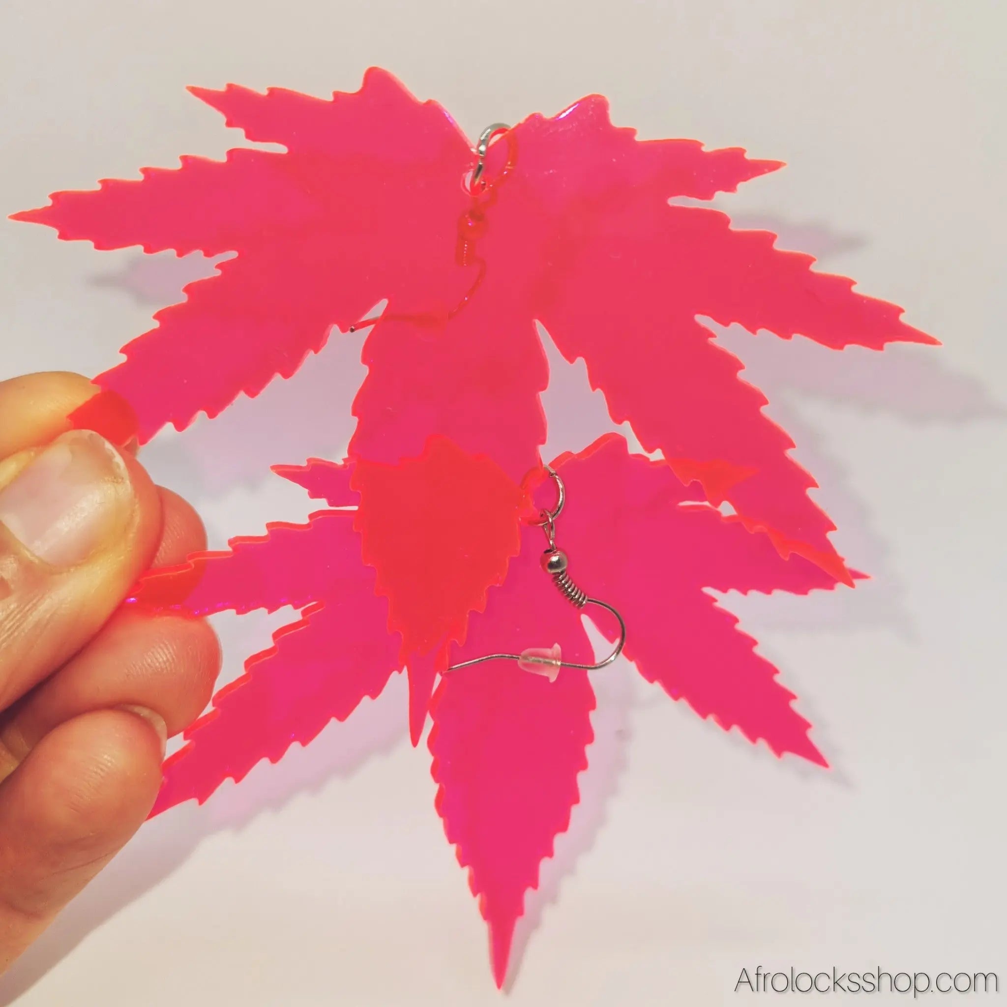Boucles_d_oreilles_feuilles_rose_fluo_07 - Afro Locks Shop