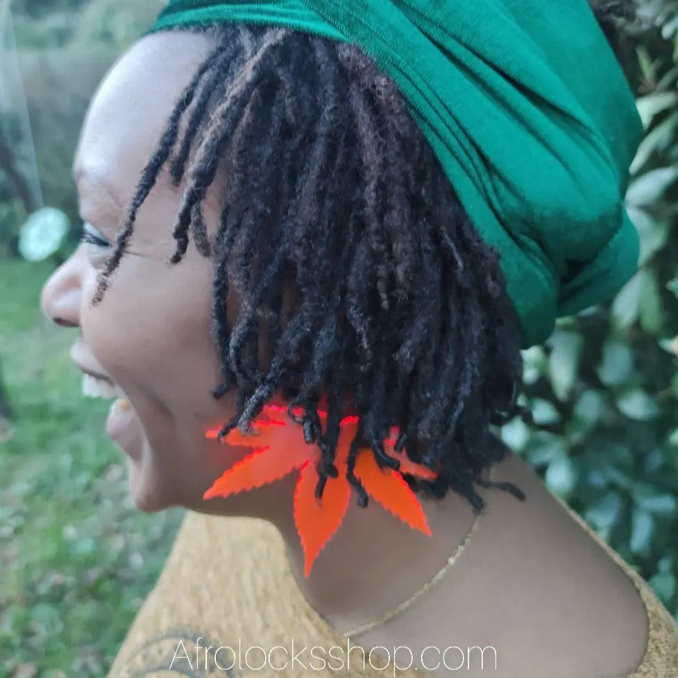 Boucles_d_oreilles_feuilles_roses_fluo_XXL_10_cm_Ultra_l_g_res_Look_festival_soir_e_9 - Afro Locks Shop
