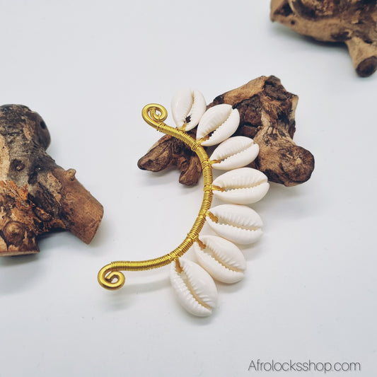 Boucle d’oreille manchette en cauris – Bijou ear cuff artisanal oreillette bohème chic