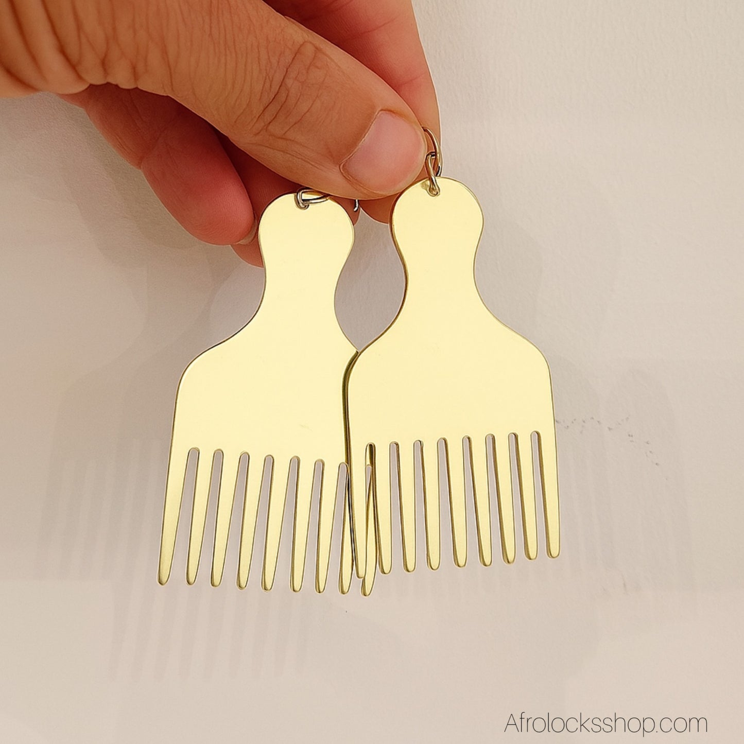 Boucles d’oreilles peigne afro – acrylique miroir or 4×7 cm – fin de série