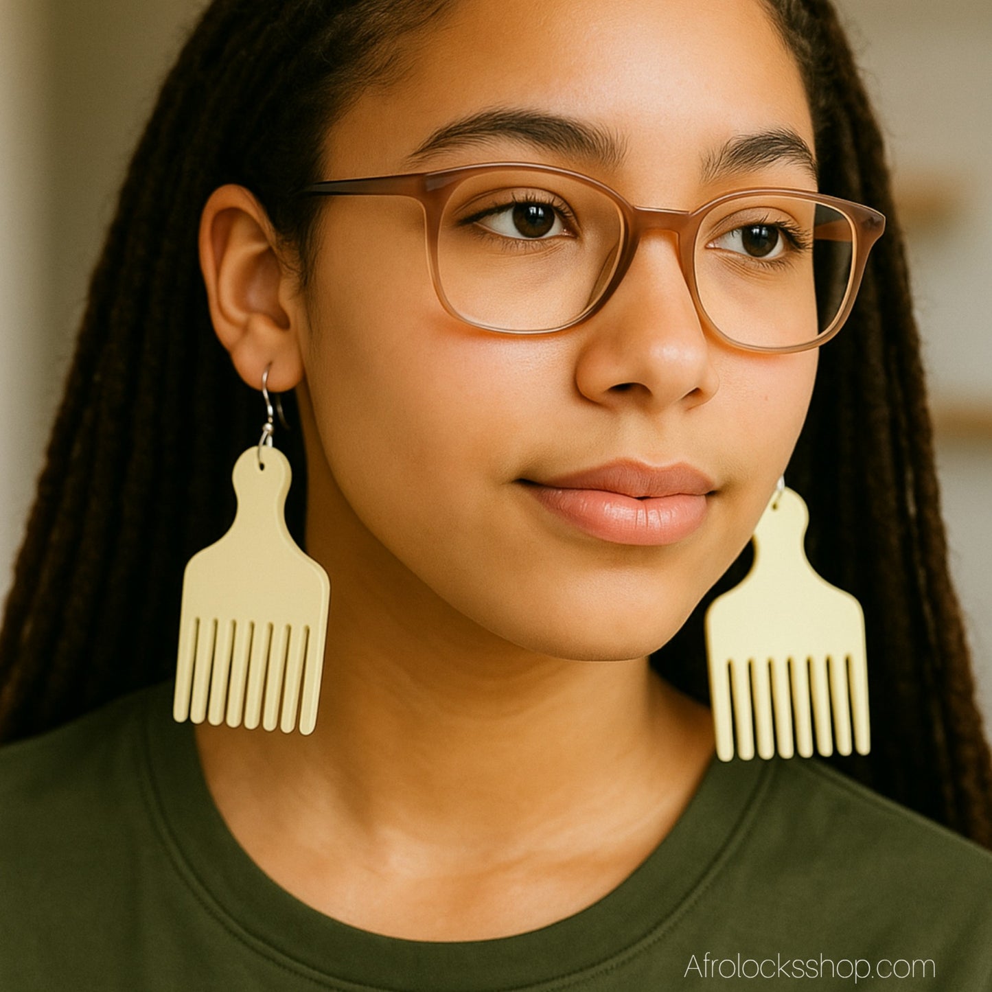 Boucles d’oreilles peigne afro – acrylique miroir or 4×7 cm – fin de série