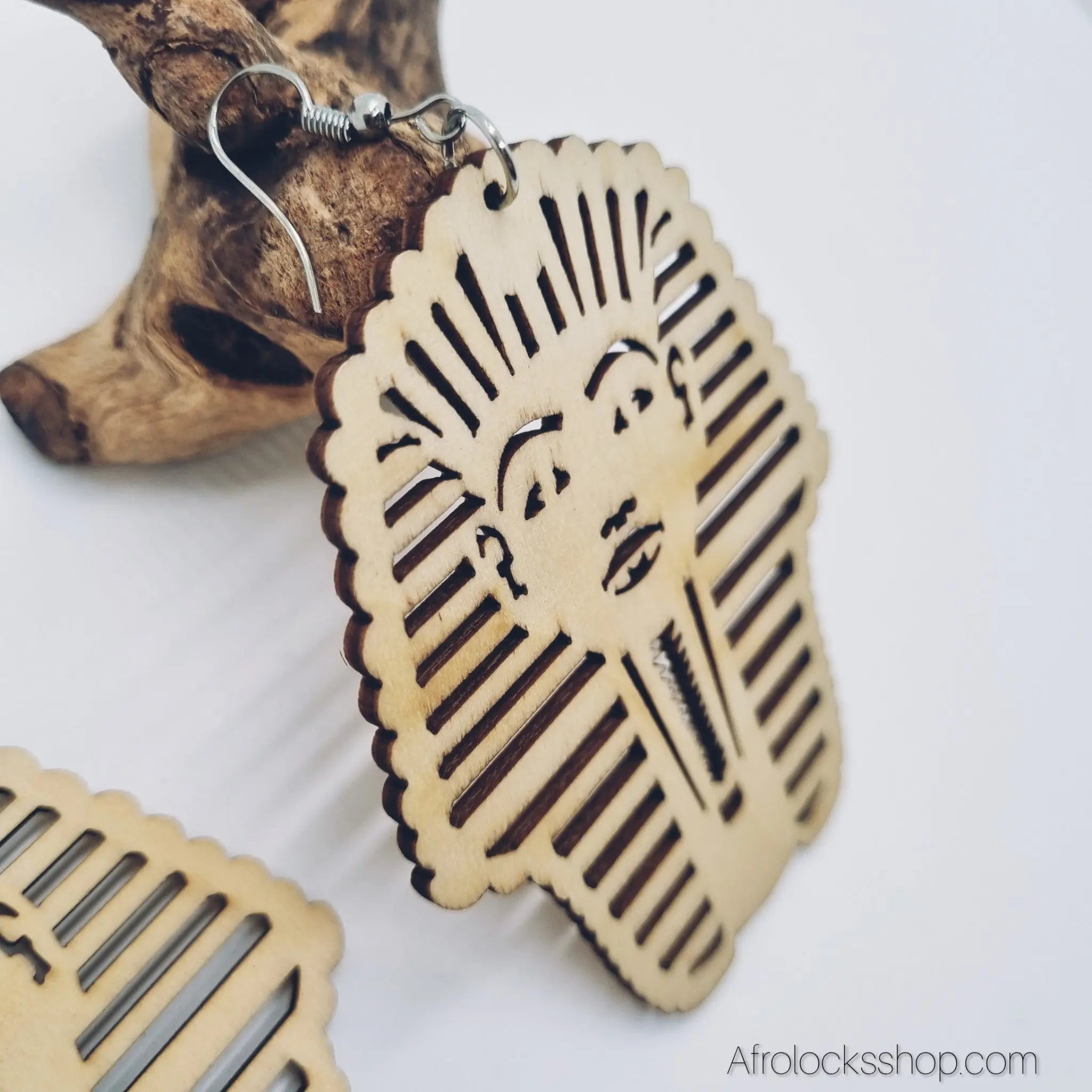 Boucles_d_oreilles_pharaon_en_bois_3 - Afro Locks Shop