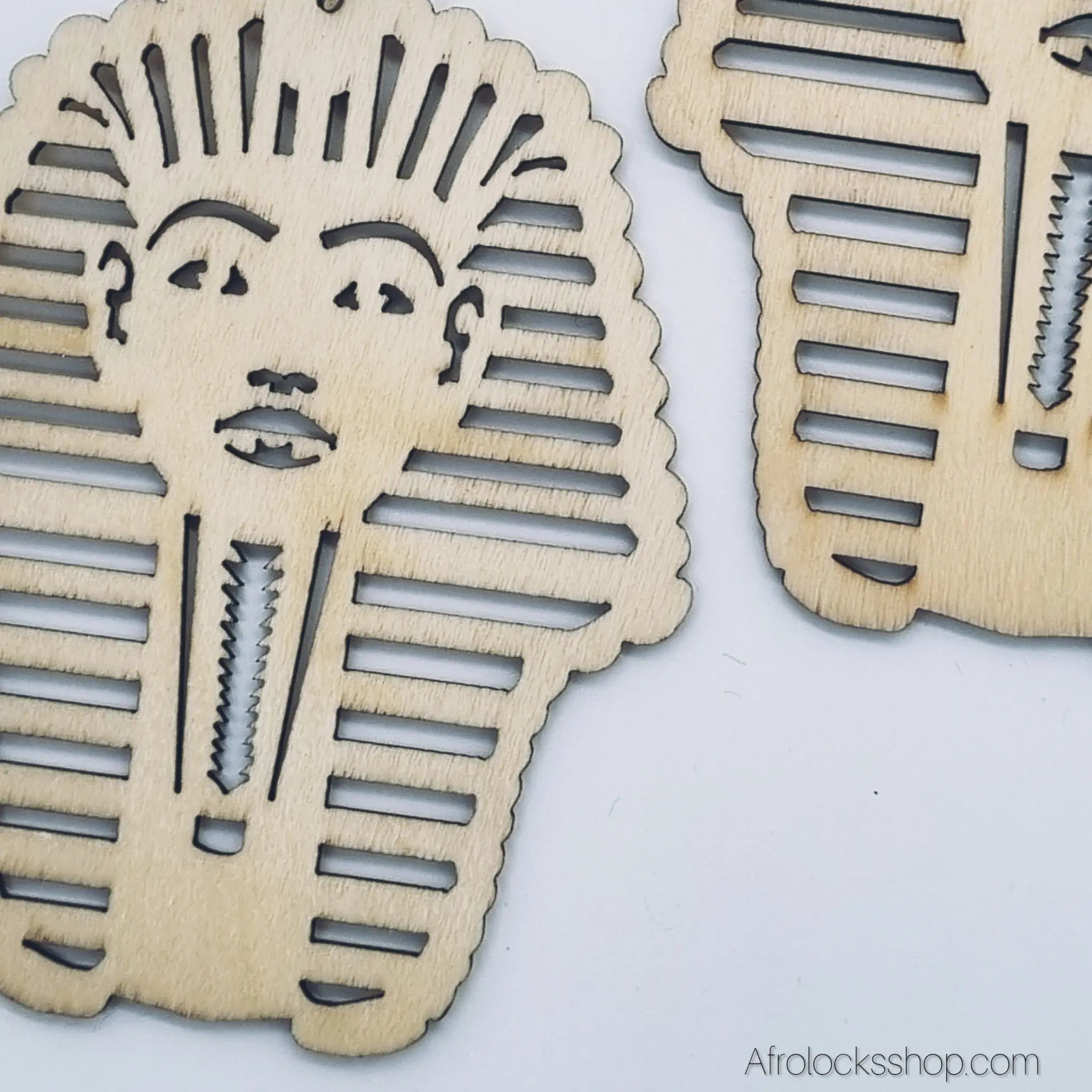 Boucles_d_oreilles_pharaon_en_bois_5 - Afro Locks Shop