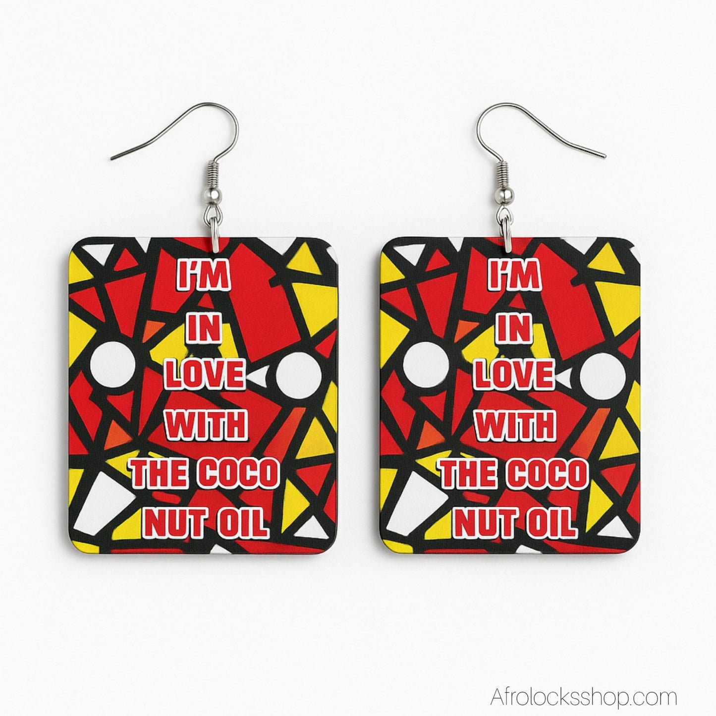 Boucles d’oreilles « I’m in love with the coconut oil » – wax – bois 6×5 cm – recto-verso – mini-séries