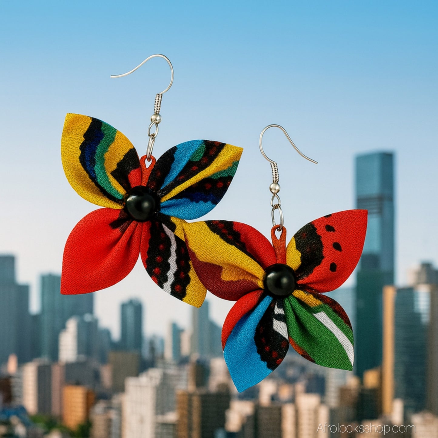 Boucles d’oreilles fleur en wax 🌺 – fait main au Sénégal (6×7 cm)