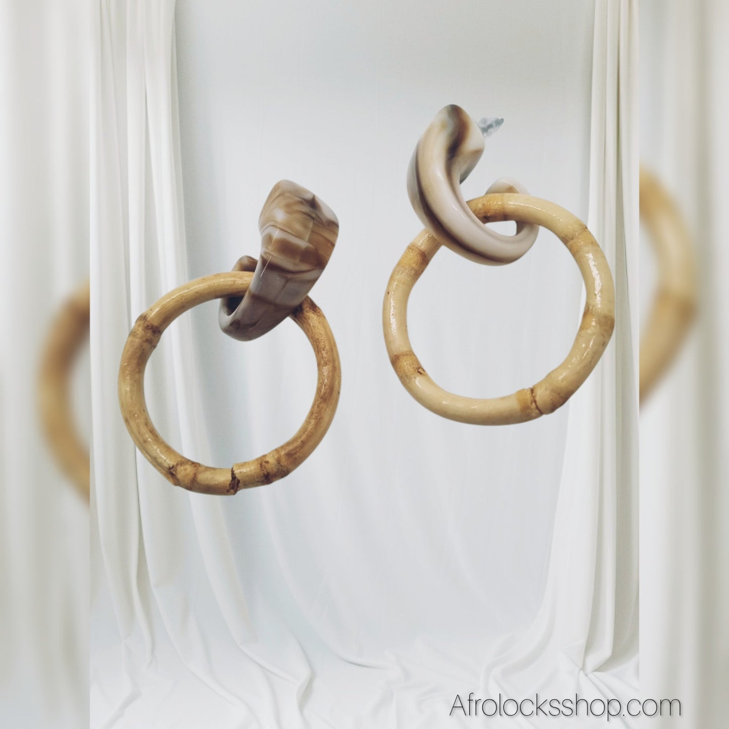 Boucles d’oreilles bambou & acrylique – créoles légères (fait main)