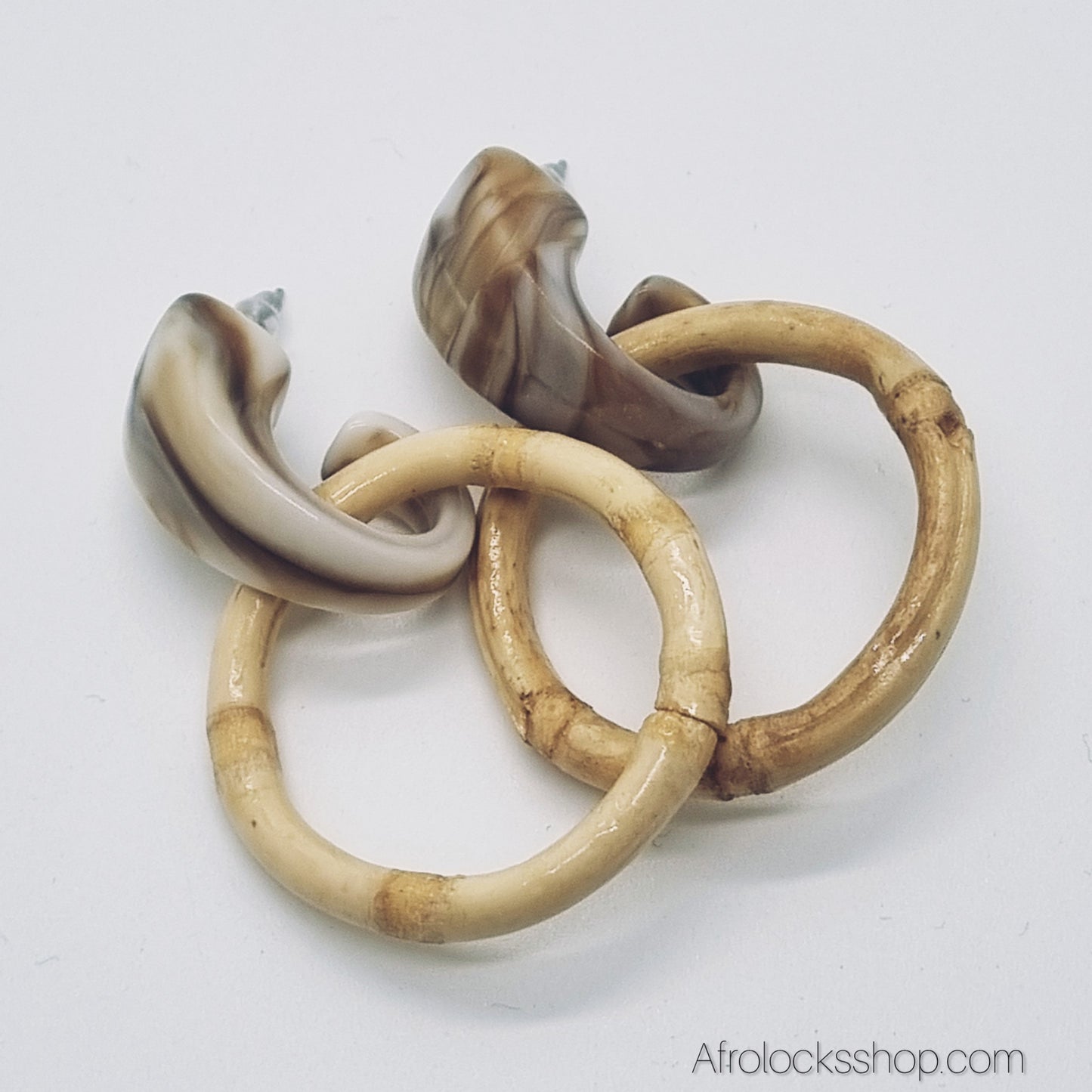Boucles d’oreilles bambou & acrylique – créoles légères (fait main)