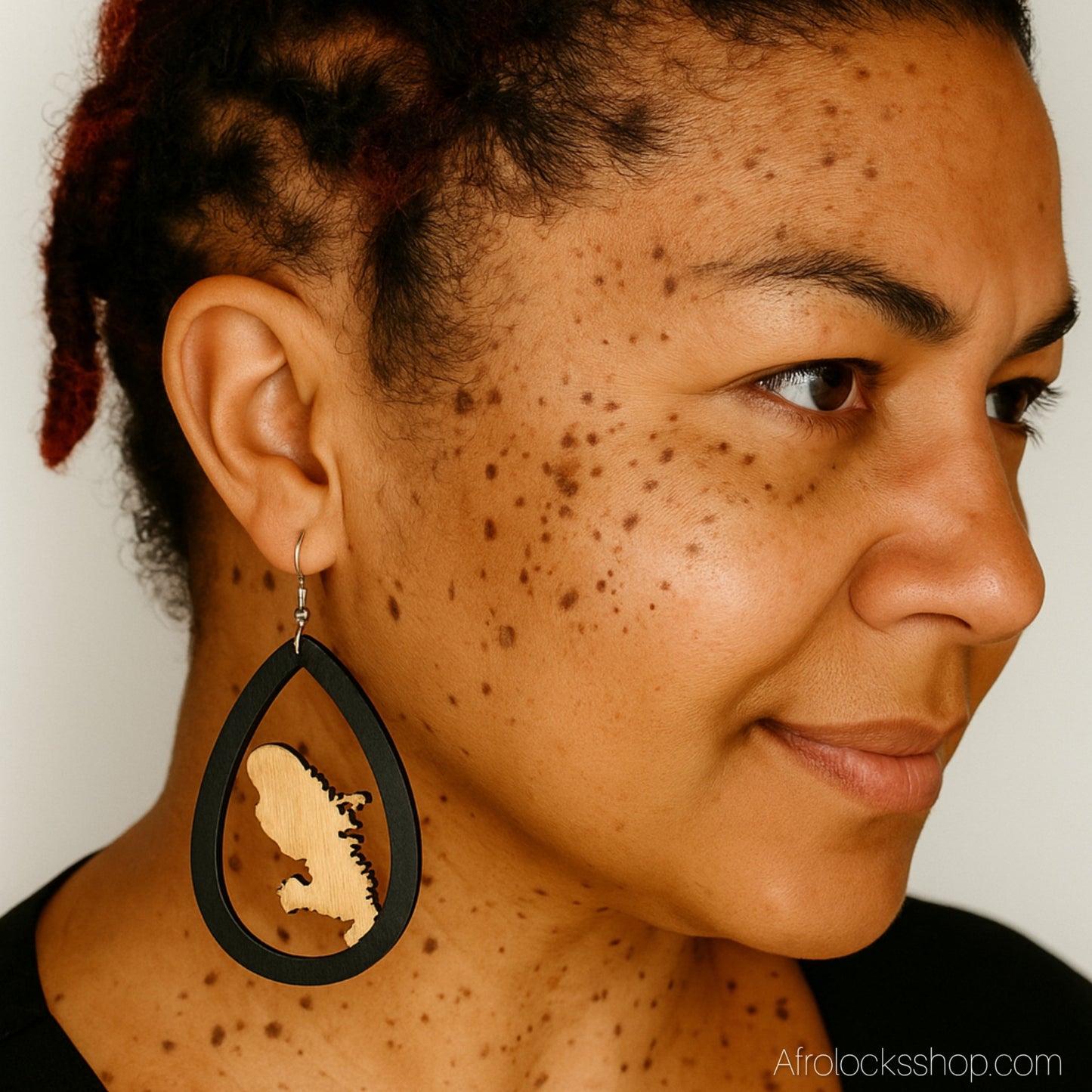 Boucles d’oreilles carte Guadeloupe / Martinique — bois bicolore 8×5 cm
