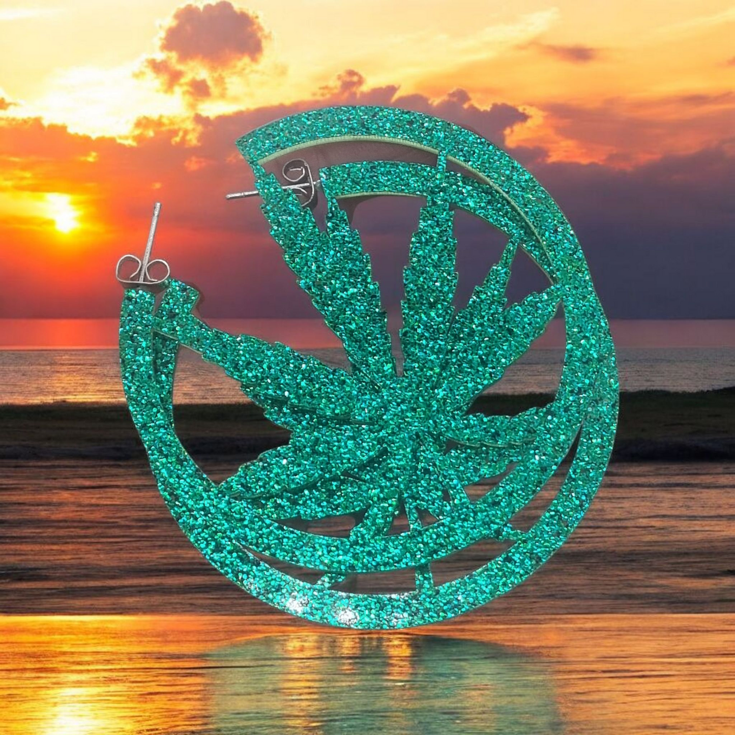 Créoles acryliques vert pailleté – 6 cm (ultra légères)